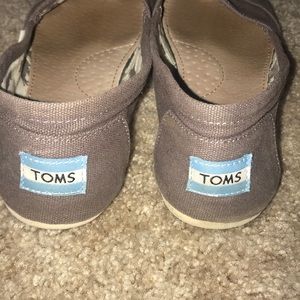 dark gray Toms